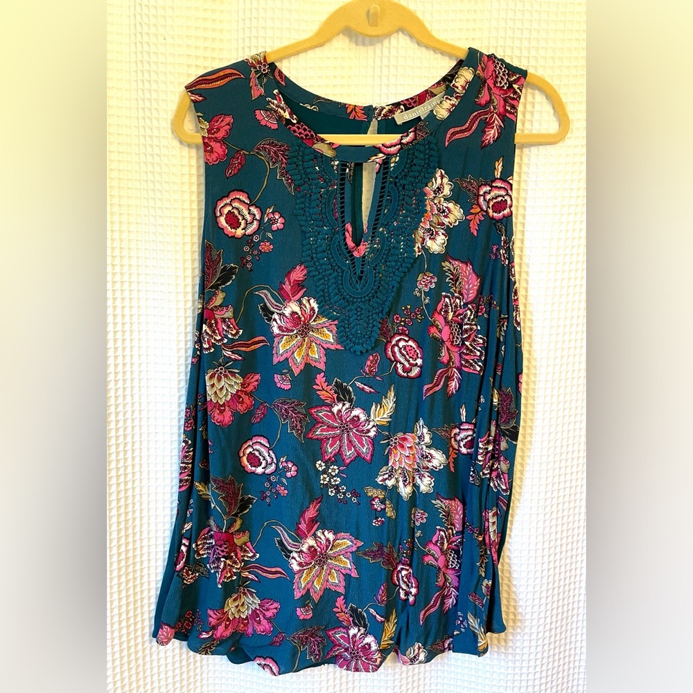 Beautiful floral top like new